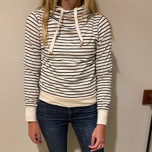 striped white hoodie🤍